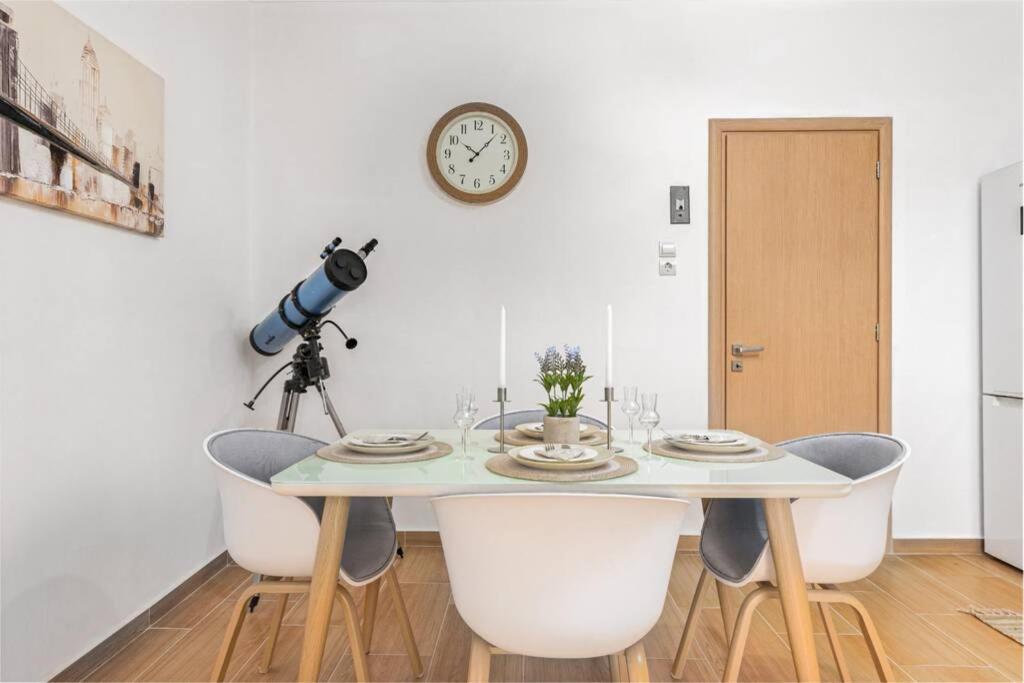 Dennis City Center Elegant Apartment ไซคิย์นธอสทาวน์ ภายนอก รูปภาพ
