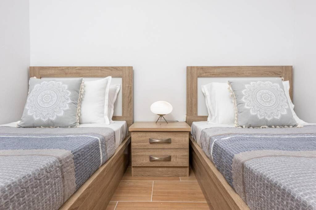Dennis City Center Elegant Apartment ไซคิย์นธอสทาวน์ ภายนอก รูปภาพ